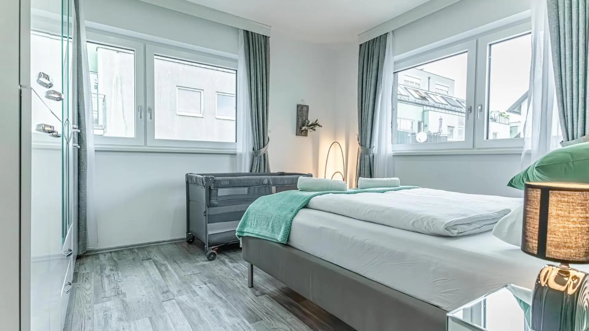 Luxury Vienna 6Br Villa With Private Pool & Sauna - Pets Allowed 0*,  Austria