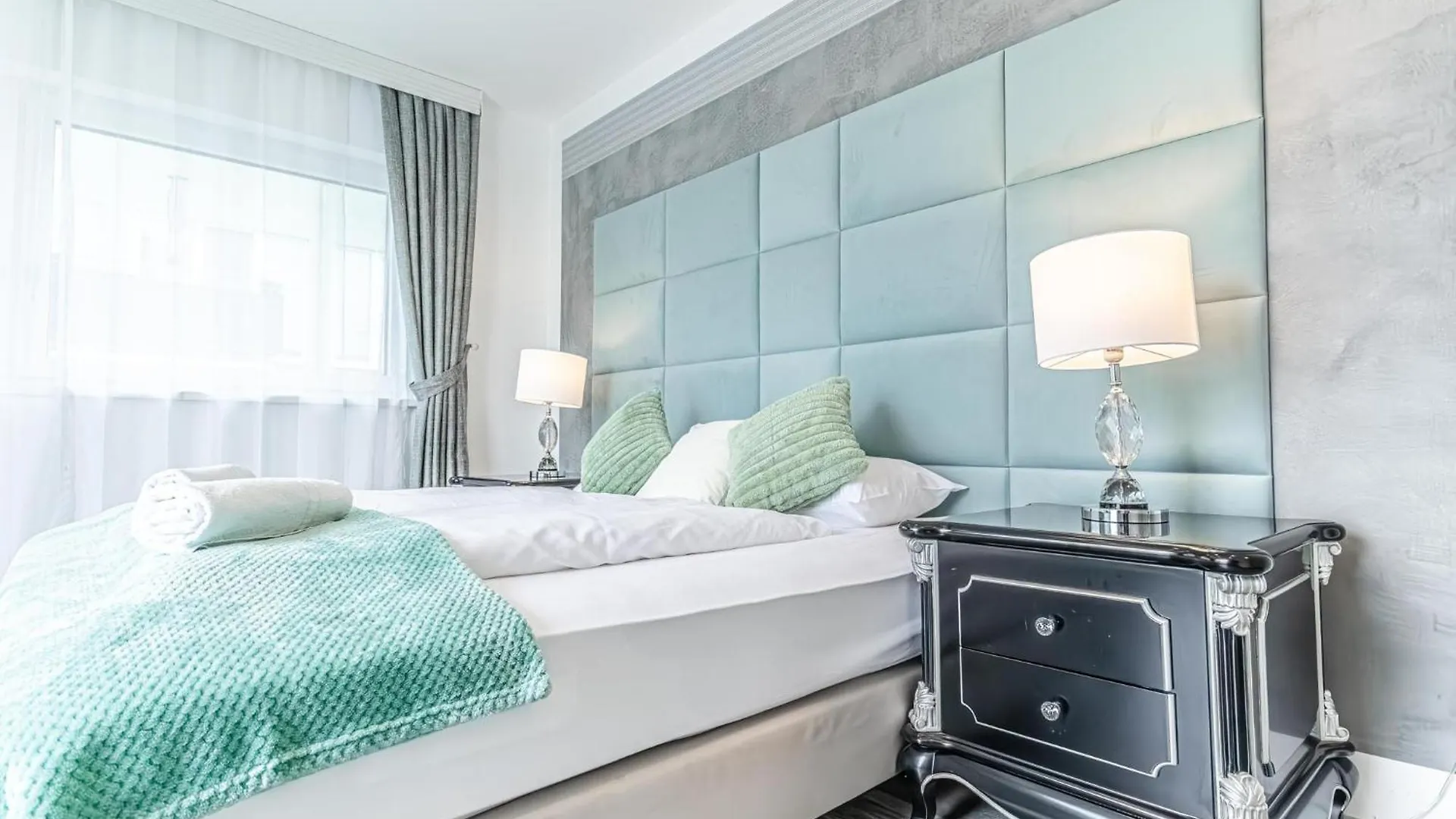 Luxury Vienna 6Br Villa With Private Pool & Sauna - Pets Allowed 0*,  Austria